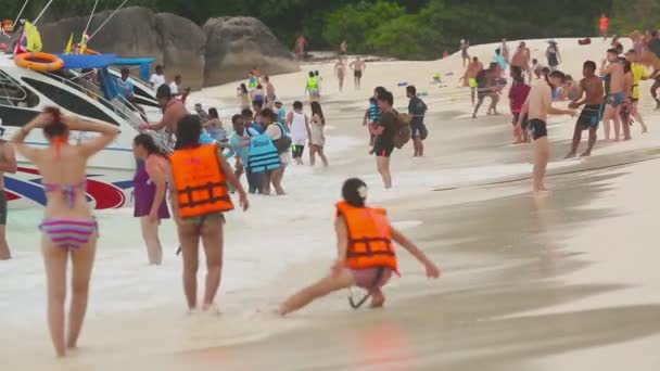 Touristes à Similans — Video
