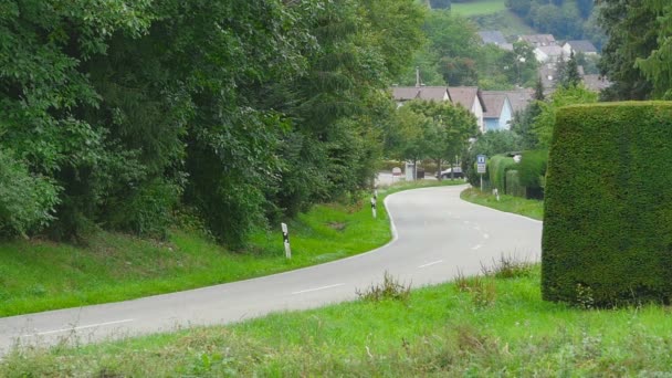 Camino del pueblo de Eisingen — Vídeo de stock