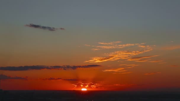 Cielo drammatico tramonto — Video Stock