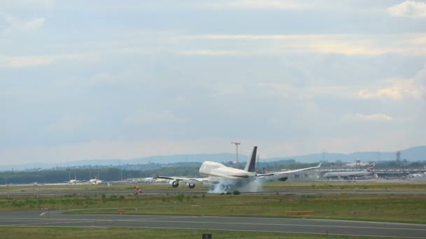 Boeing 747 desembarque em Frankfurt — Vídeo de Stock