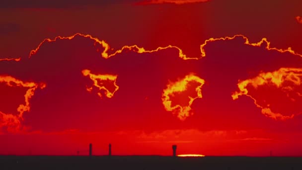 Драматичні захід сонця небо — стокове відео