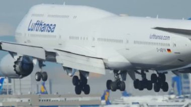 Frankfurt 'a inen uçak