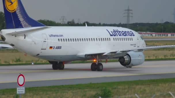 Avion circulant après l'atterrissage — Video