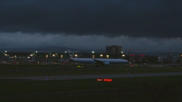Аэропорт Франкфурта рано утром — стоковое видео