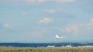 Boeing 747 Frankfurt 'tan kalkıyor.
