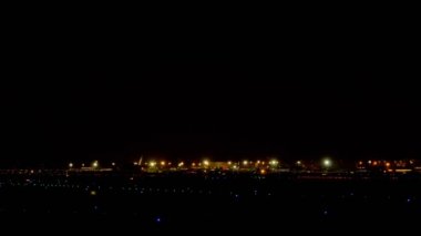 Boeing 777 geceleri açılış