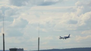 Boeing 787 Dreamliner yaklaşıyor