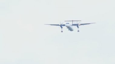 Dash-8 turboprop yaklaşıyor