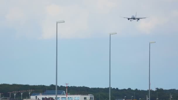 Airbus 320 atterrissant à Francfort — Video