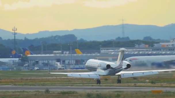 Gulfstream G550 mendarat di Frankfurt — Stok Video