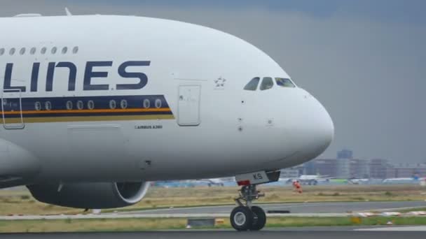 Airbus 380 påskynda före start — Stockvideo
