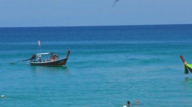 Longtail motorbot Phuket yakınındaki