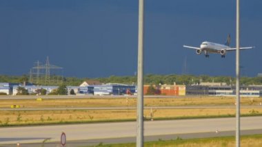 Frankfurt 'a inen uçak