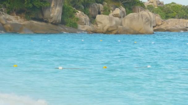 Agua azul Islas Similan — Vídeo de stock