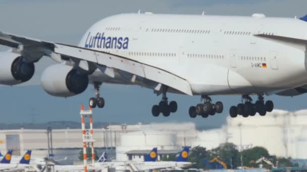 Lufthansa Superjumbo leszállás — Stock videók