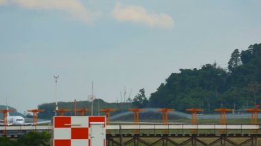 Azur hava Boeing 767 kalkış Phuket dan