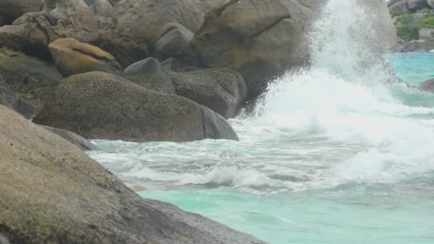 Onde roulante turquoise, ralenti — Video