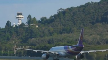 Uçak kalkış önce hızlandırmak