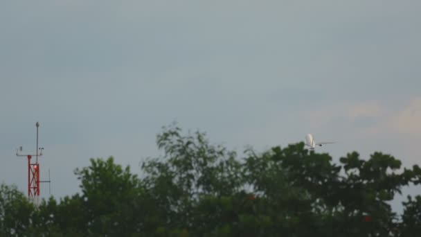 Décollage d'un avion en montée — Video