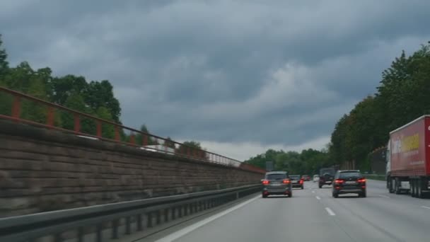 Autosnelweg in de buurt van Phorzheim — Stockvideo