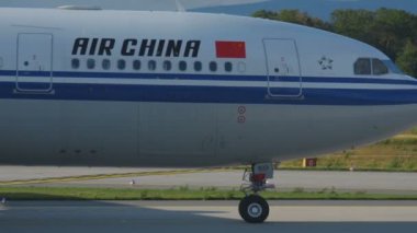 Airbus 330 iniş sonra Taksilemek