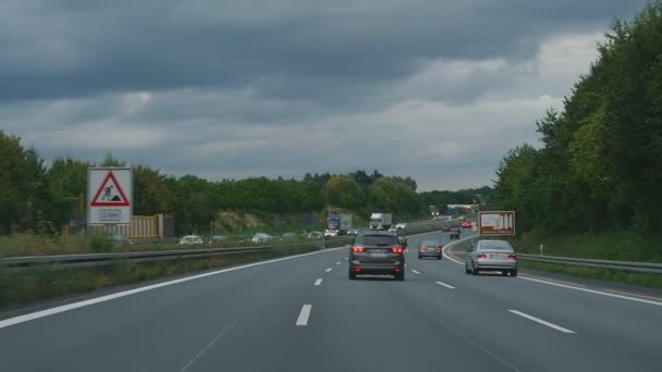 在 Phorzheim 附近的高速公路上 — 图库视频影像