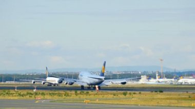 Frankfurt 'a inen uçak