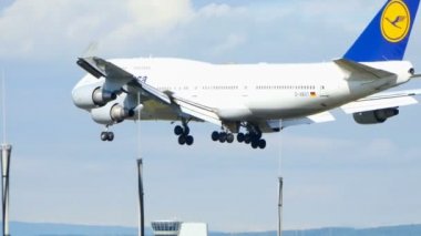 Frankfurt 'a inen uçak