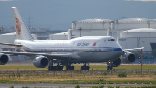 Frankfurt Airport apron traffic — Stock Video