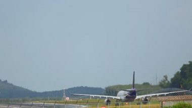 Uçak hızlandırmak pist ve kalkış üzerinde