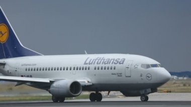 Boeing çevirmek üstünde uçak pisti 18 çift Başlat