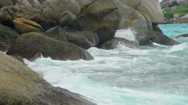 Onde roulante turquoise, ralenti — Video