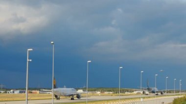 Lufthansa Airbus 320 Taksilemek