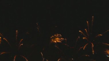 Akşamları yanıp sönen havai fişek