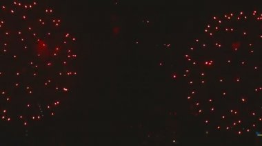 Akşamları yanıp sönen havai fişek