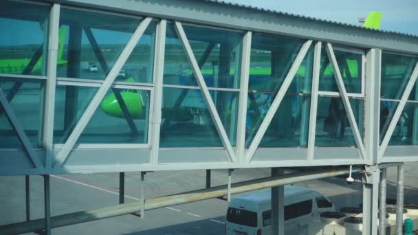 Аэропорт Jetway terminal — стоковое видео