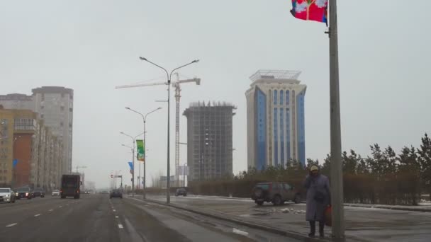 Traffico stradale per le strade di Astana — Video Stock