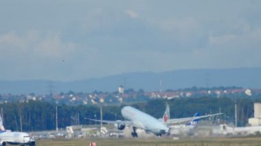 Boeing 777 kalkış ve tırmanış