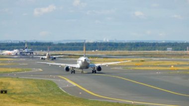 Uçak başına Taksilemek