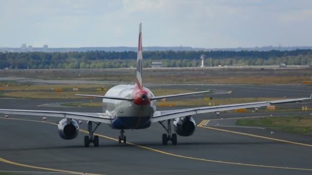 Airbus 320 taxning — Stockvideo