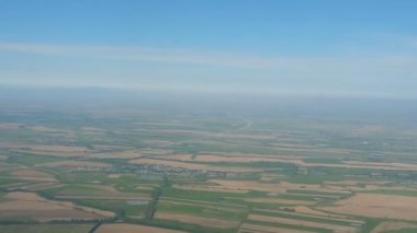 Uçak kalktıktan üzerinden görüntülemek