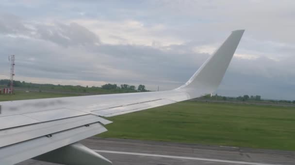 Vista desde el avión de salida — Vídeo de stock