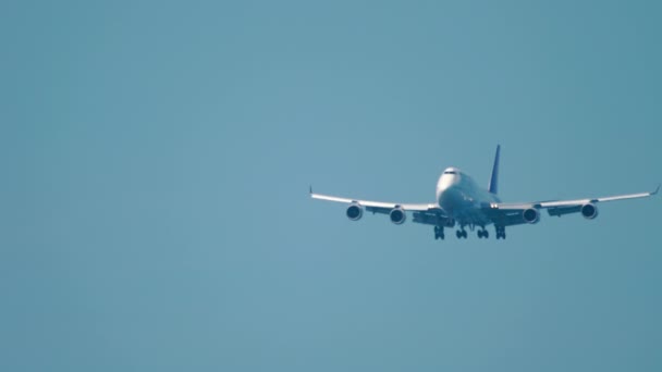 Thai Airways Boeing 747 in avvicinamento finale — Video Stock