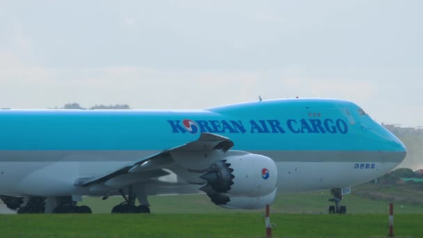 Korean Air Cargo Boeing 747 ετοιμάζεται να αναχωρήσει — Αρχείο Βίντεο