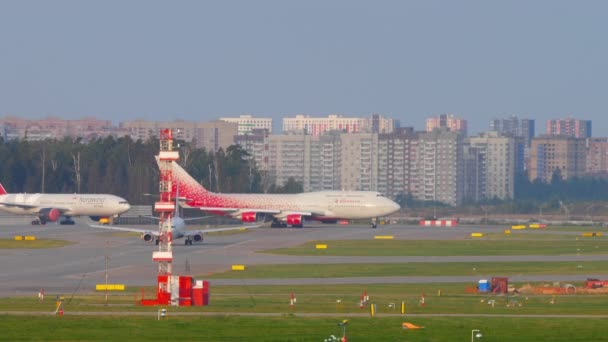 Trafic aérien à l'aéroport de Sheremetyevo, Moscou. — Video