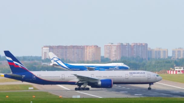 Trafic aérien dans l'aéroport de Sheremetyevo. — Video