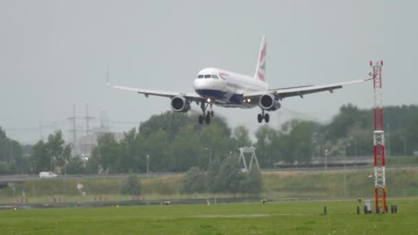 British Airways Airbus A320 aterrizaje — Vídeo de stock