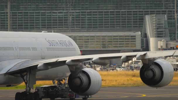 Airbus 340 reboque de serviço — Vídeo de Stock