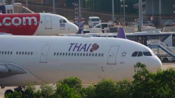 Saída da Airbus A330 Thai Airways — Vídeo de Stock