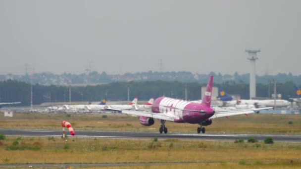 WOW Air Airbus 320 atterraggio aereo di linea — Video Stock